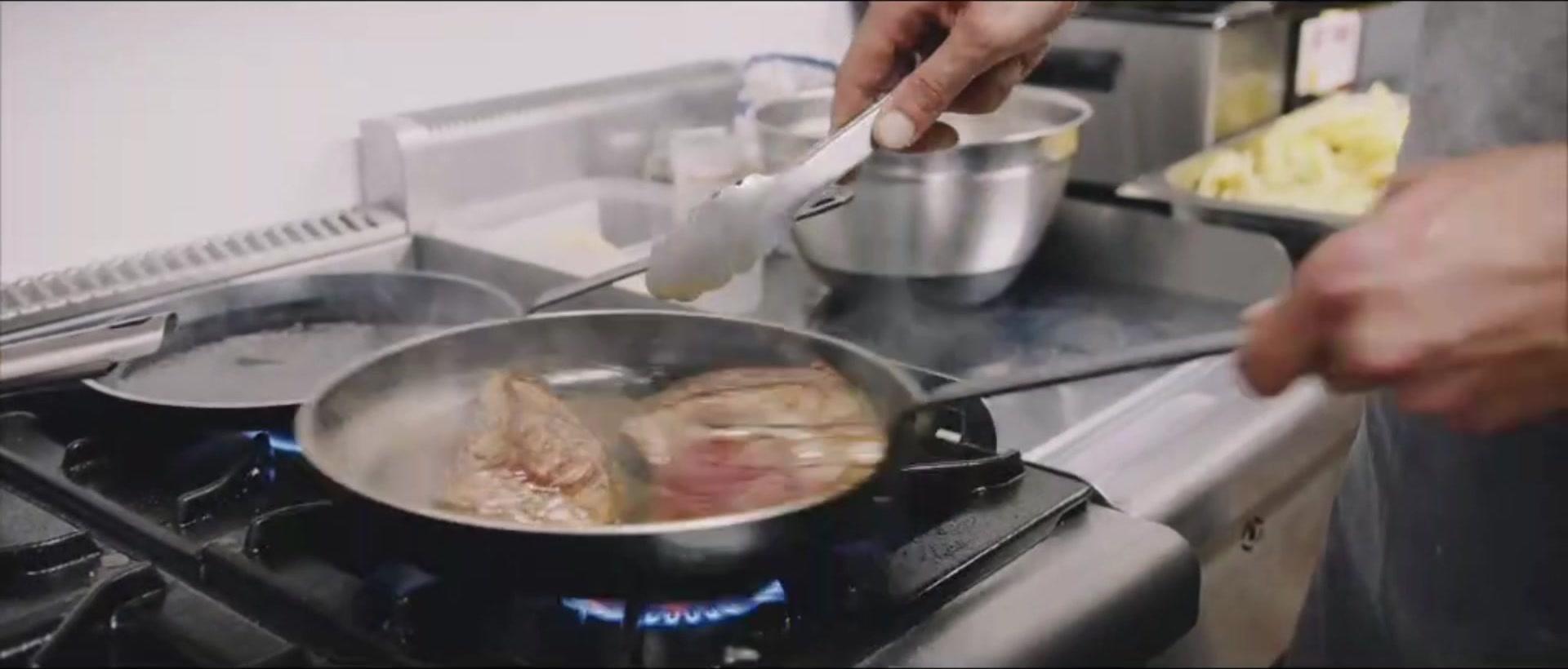 Préparation en cuisine au Saint Aybert